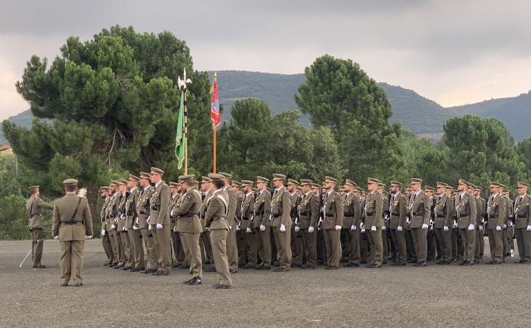 La Delegación de Barcelona en la entrega de Reales Despachos en la Academia Militar de Talarn, Lérida