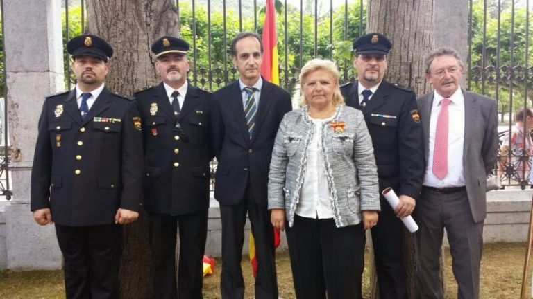 El Presidente de la HNME en Cantabria recibe la Encomienda de Caballero de Santiago