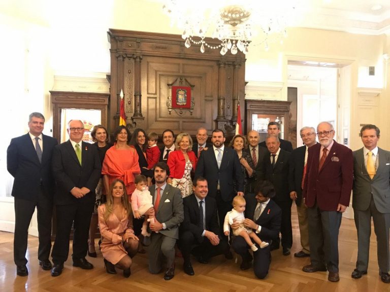 Dos miembros de la Junta Directiva de la HNME en la Diputación de los doce Linajes de Soria