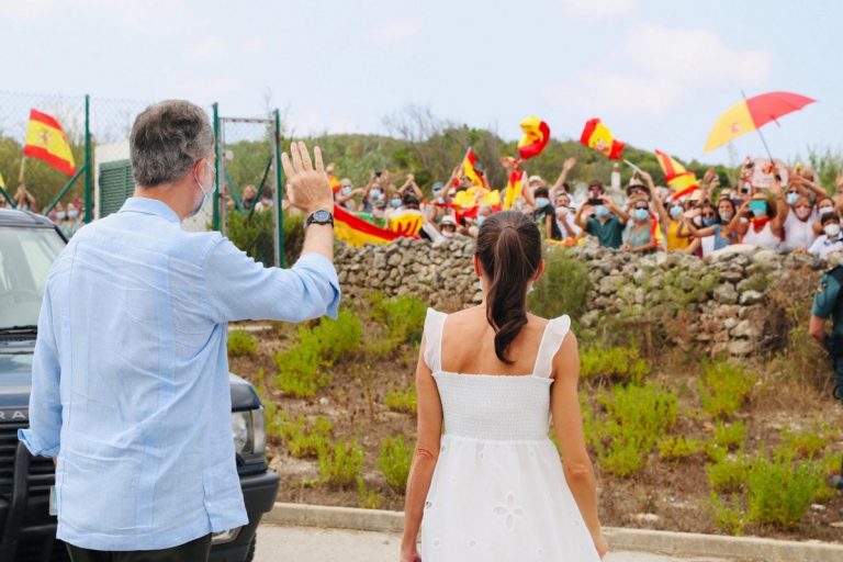Los Reyes visitaron Mahón y Ciutadella en la isla de Menorca, dentro del marco de actividades que realizan durante su estancia en las Illes Balears