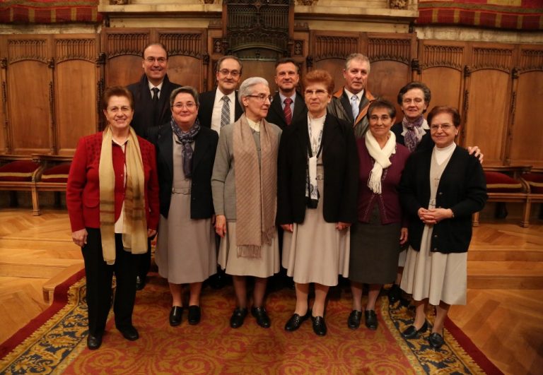 La Hermandad Nacional Monárquica en Barcelona felicita a la Congregación de Hermanas Hospitalarias por la Medalla de Oro al Mérito Cívico