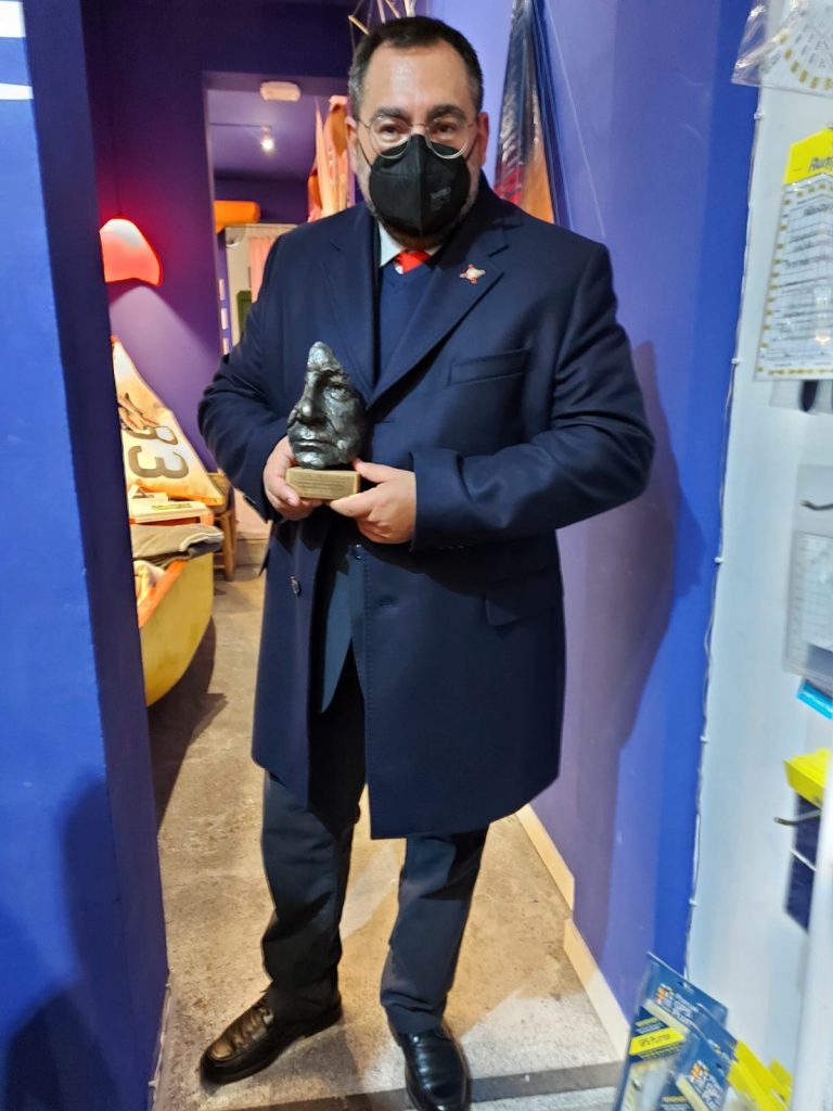 Premio de Historia Naval «Juan Alvargonzalez Gonzalez» en su IV edición a nuestro hermano Don Santiago Caro