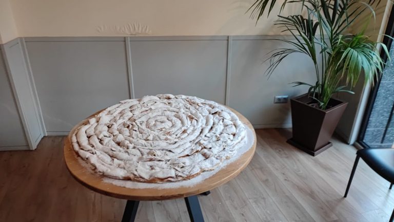 La HNME envía la tradicional ensaimada a Casa Real con motivo del aniversario de S.M. el Rey Felipe VI