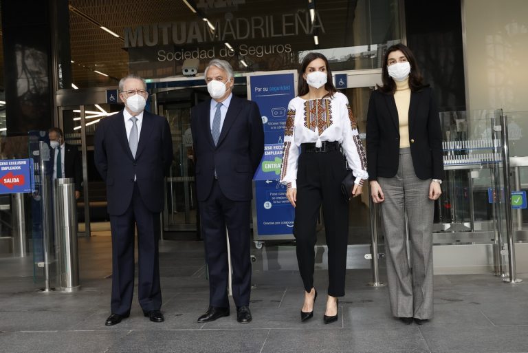 Doña Letizia entregó las Ayudas de la Fundación Mutua Madrileña a Proyectos Sociales, para entidades sin ánimo de lucro, con un «guiño» a Ucrania