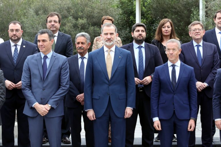 ​Su Majestad el Rey mantuvo un encuentro previo con los líderes de los gobiernos autonómicos asistentes a la reunión de la XXVI Conferencia de Presidentes.