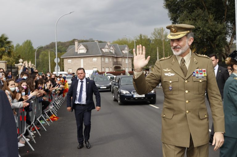 ​Su Majestad el Rey visitó el Puesto de la Guardia Civil de Sarria, atendiendo a la naturaleza militar de la Institución