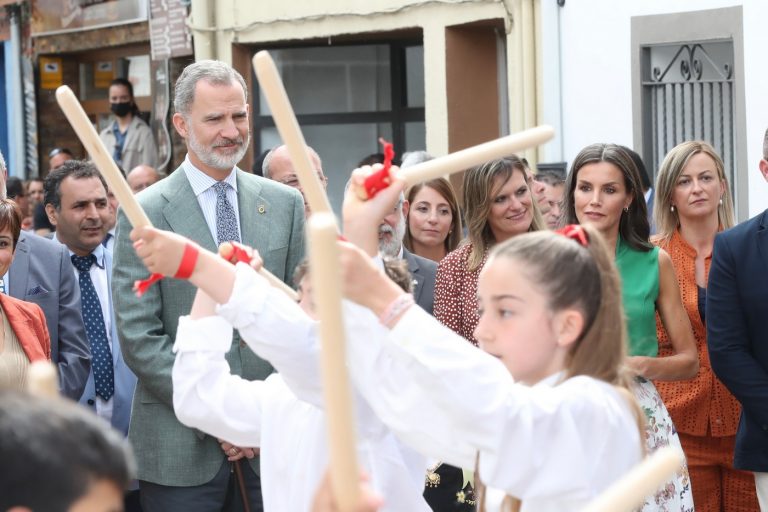Sus Majestades los Reyes visitaron la comarca de Las Hurdes, un siglo después de que lo hiciera el Rey Alfonso XIII