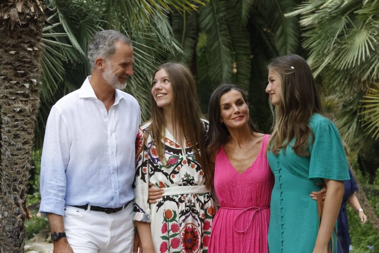 Los Jardines de Alfabia como escenario para la foto familiar de la Familia Real Española