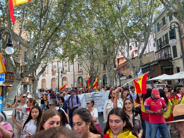 La HNME participa en la marcha de Palma por el 12 de octubre