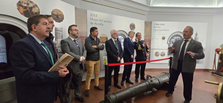 La Torre del Oro alberga la exposición fotográfica del 1er Concurso «Objetivo la Armada»