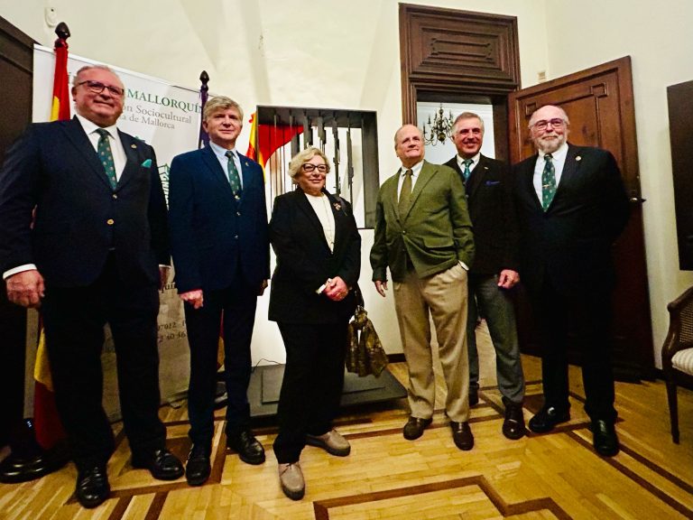 Presentación en Palma de la escultura de SM el Rey