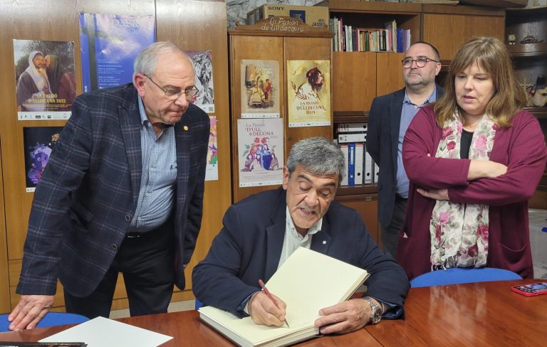 La Delegación de Tarragona de la HNME acude a la representación de «La Pasión de Ulldecona»