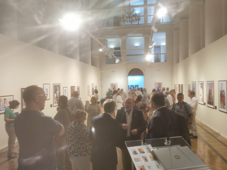 Llega a la Delegación de Baleares la exposición itinerante «El Rey a los ojos de los pintores españoles»