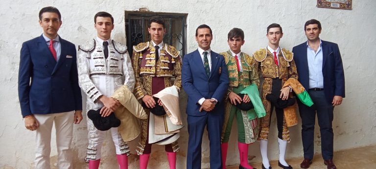 El día 21 de junio 2025 la delegación provincial de HNME presidió la gran novillada del Vll festival «Manuel Díaz Meco» que organiza la Escuela Taurina de Jaén