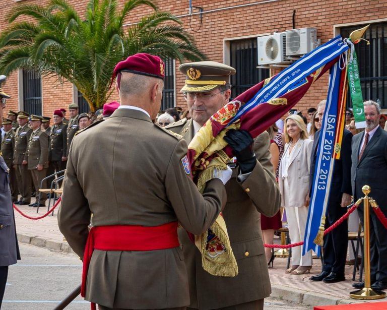 El G.E. Amador Enseñat y Berea presidió en Valencia el acto de toma de posesión del T.G. Luís Sáez Rocandio como nuevo jefe del Cuartel General Terrestre de Alta Disponibilidad