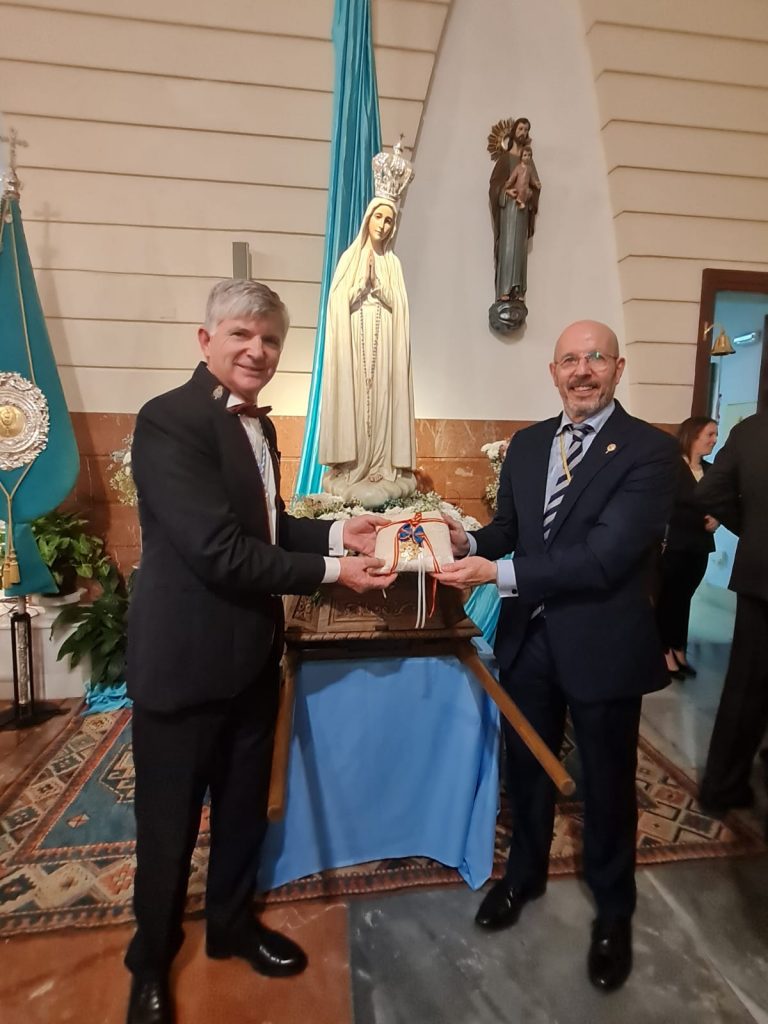 IMPOSICIÓN DEL LAZO DE DAMA GRAN CRUZ A LA VIRGEN DEL ROSARIO DE FÁTIMA DE MÁLAGA