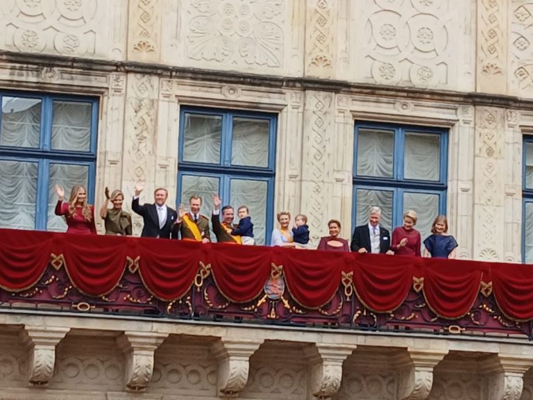 Luxemburgo vive un día histórico: Enrique abdica y Guillermo asume el trono como Gran Duque: “Trounwiessel”