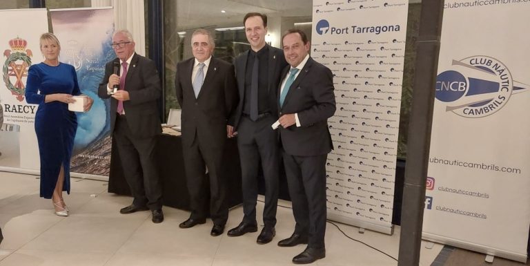 La delegación de la HNME en Tarragona es invitada a la cena de gala conmemorativa por el 125 aniversario de la Real Liga Naval Española