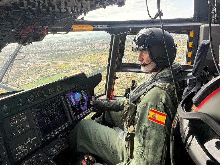 Visita a la Flotilla de Aeronaves de la Armada