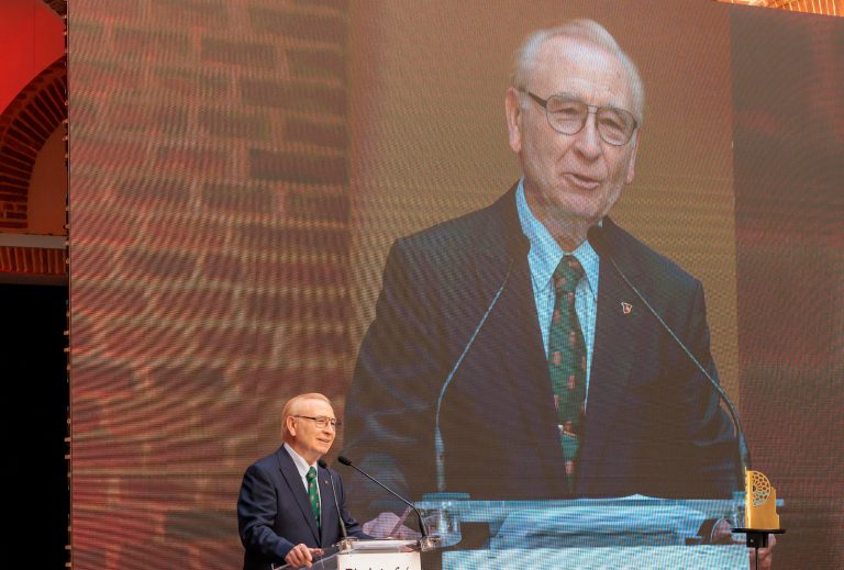 Don Martin Manceñido, ha tenido el gran honor de recibir el galardón que otorga el diario de León