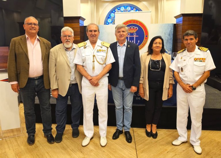 La HNME acude a la invitación a la conferencia «D. Álvaro de Bazán y su tiempo»