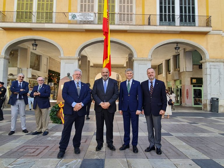 La HNME Baleares participa en el acto militar de izado de Bandera