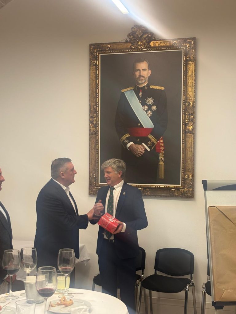 El presidente de la HNME invitado a la despedida del Comandante Gral. de Baleares