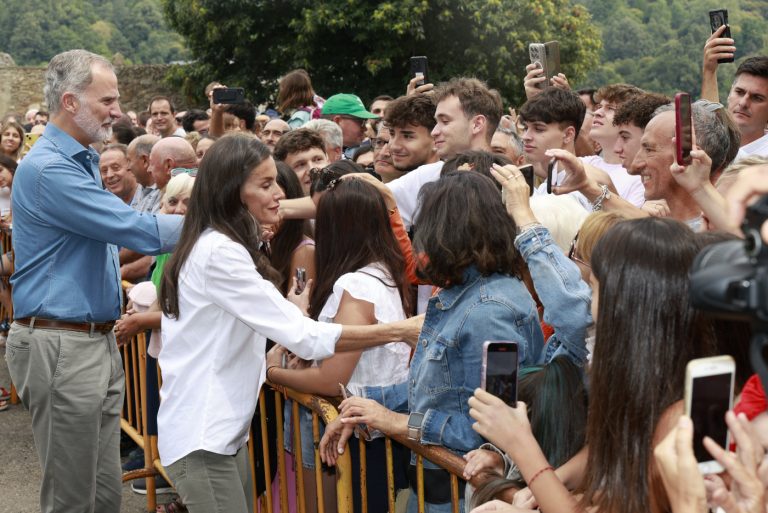 Sus Majestades los Reyes han visitado las principales zonas afectadas por los graves incendios en Castilla y León estos últimos días