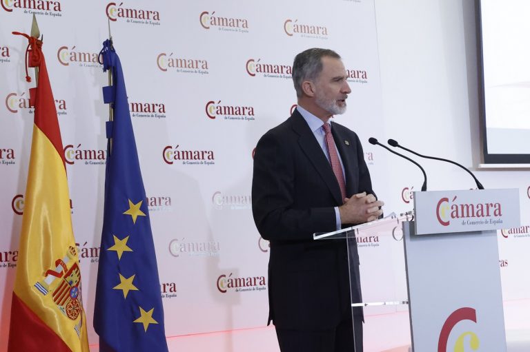 Su Majestad el Rey presidió la reunión del Pleno Extraordinario de la Cámara de Comercio, Industria, Servicios y Navegación de España