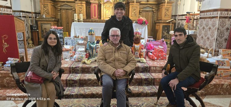 Jóvenes monárquicos ofrecen un evento solidario a los más pequeños en Sevilla